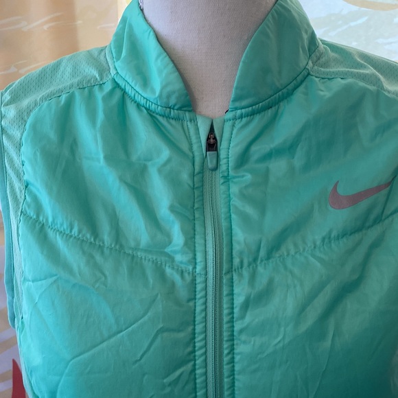 NIKE RUNNING VEST SEA FOAM GREEN VERY LIGHT PUFF - Picture 2 of 7